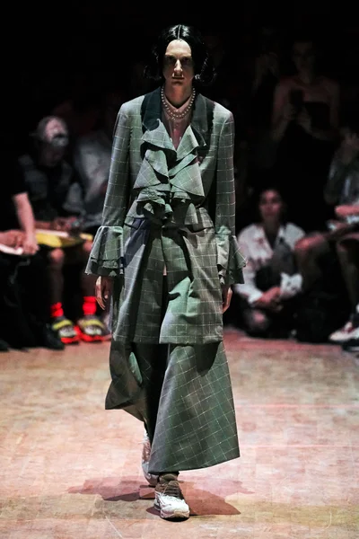 Look 28